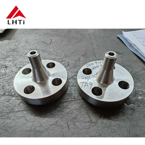 Tin tức công ty mới nhất về Từ một khởi đầu nông thôn đến thành công quốc tế  Li Xiangwei  Lãnh đạo trong sản xuất sợi vít titan