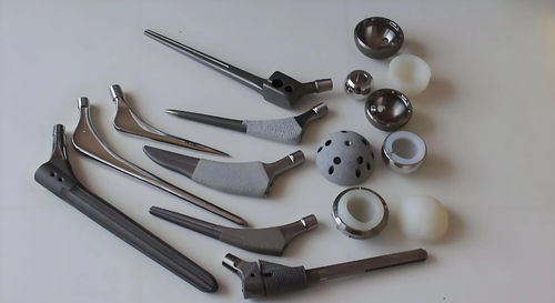 Tin tức công ty mới nhất về Việc áp dụng vật liệu titan trong y học Ưu đãi cho khoa học y học