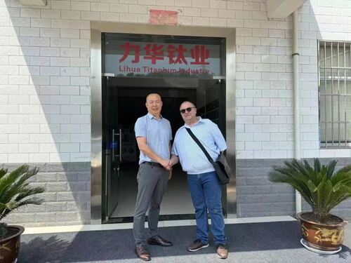 Blog công ty mới nhất về Lihua Titanium – Hành trình bích họa “Quốc tế” của chàng trai nhà quê Li Xiangwei